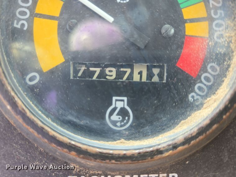 image for item DY1180 1972 Case 1370 tractor