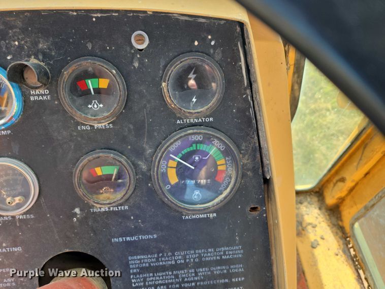 image for item DY1180 1972 Case 1370 tractor