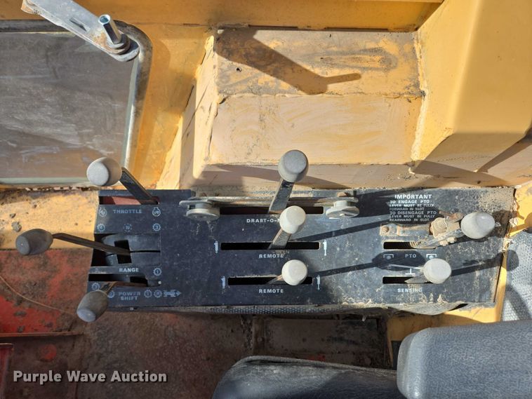 image for item DY1180 1972 Case 1370 tractor