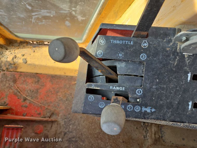 image for item DY1180 1972 Case 1370 tractor