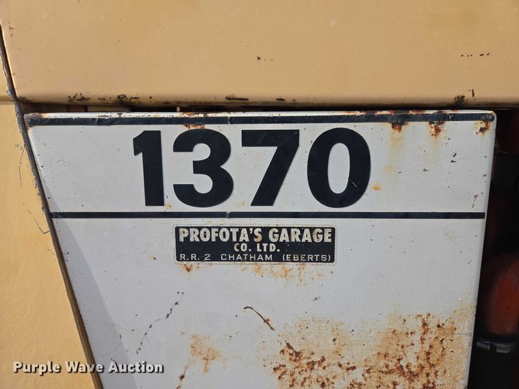 image for item DY1180 1972 Case 1370 tractor