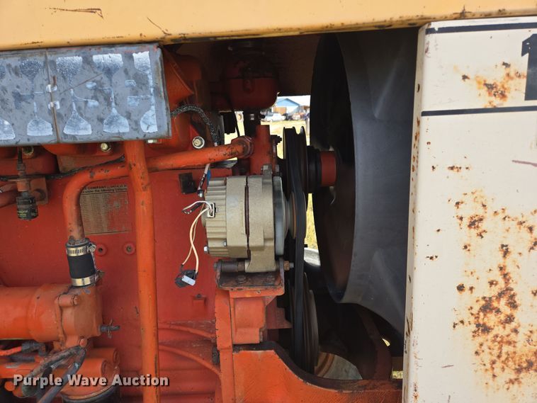 image for item DY1180 1972 Case 1370 tractor