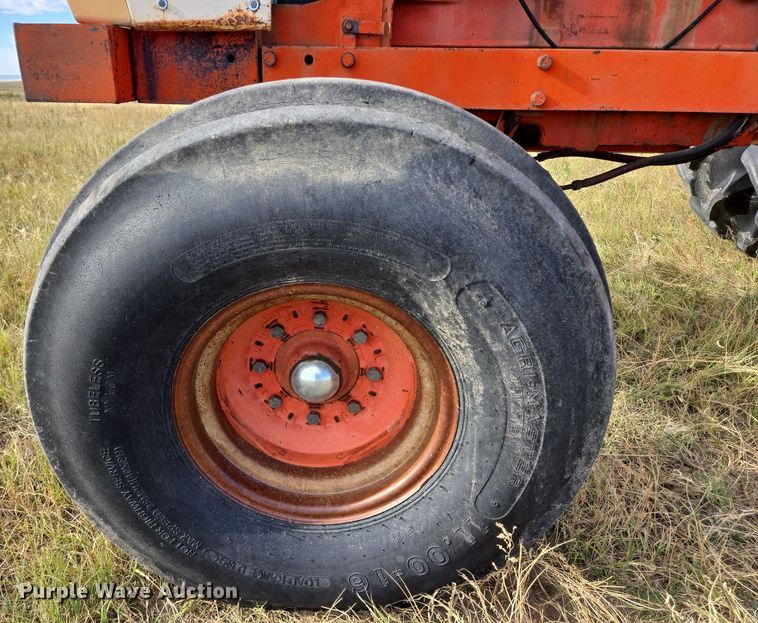 image for item DY1180 1972 Case 1370 tractor