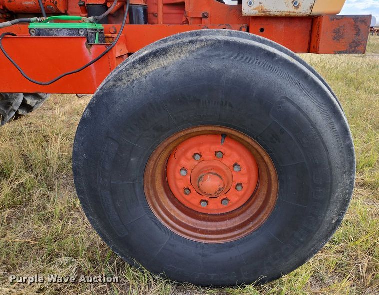 image for item DY1180 1972 Case 1370 tractor