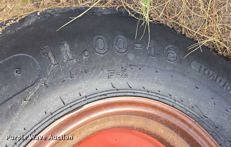 image for item DY1180 1972 Case 1370 tractor