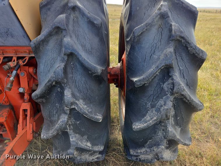 image for item DY1180 1972 Case 1370 tractor