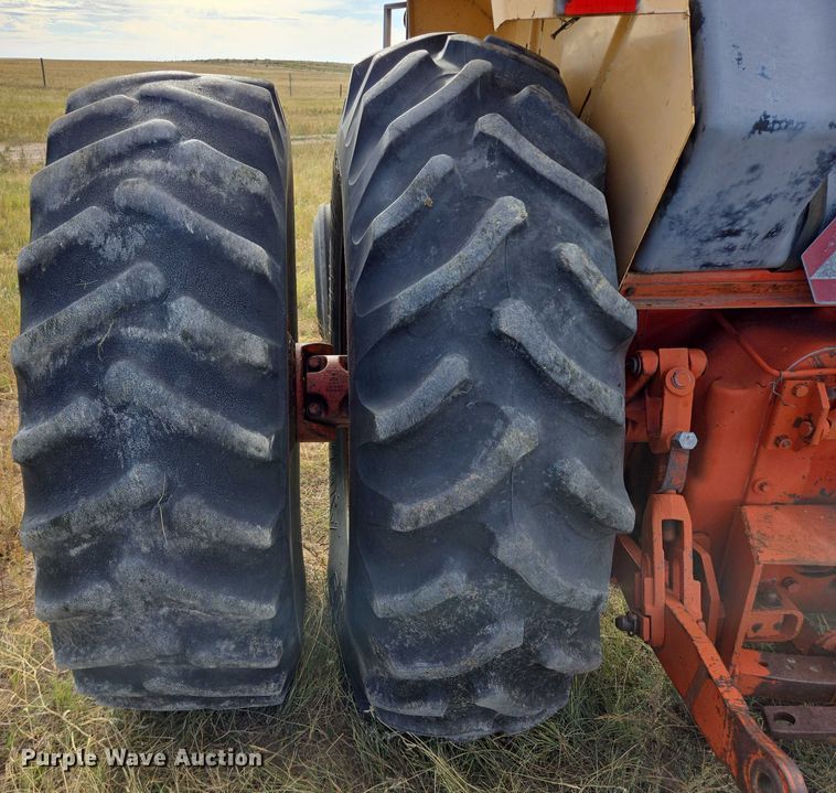 image for item DY1180 1972 Case 1370 tractor