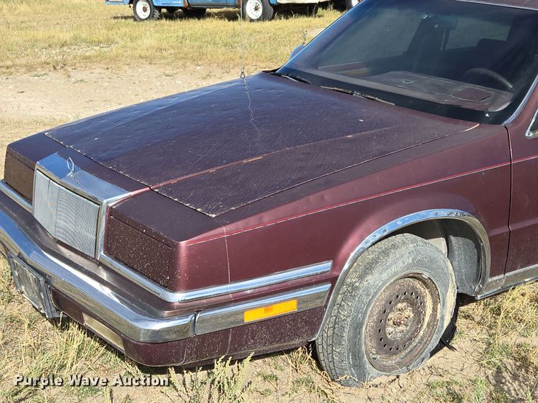 image for item DY1181 1991 Chrysler New Yorker Salon 