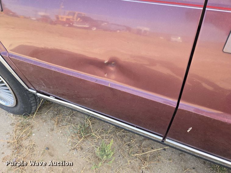 image for item DY1181 1991 Chrysler New Yorker Salon 