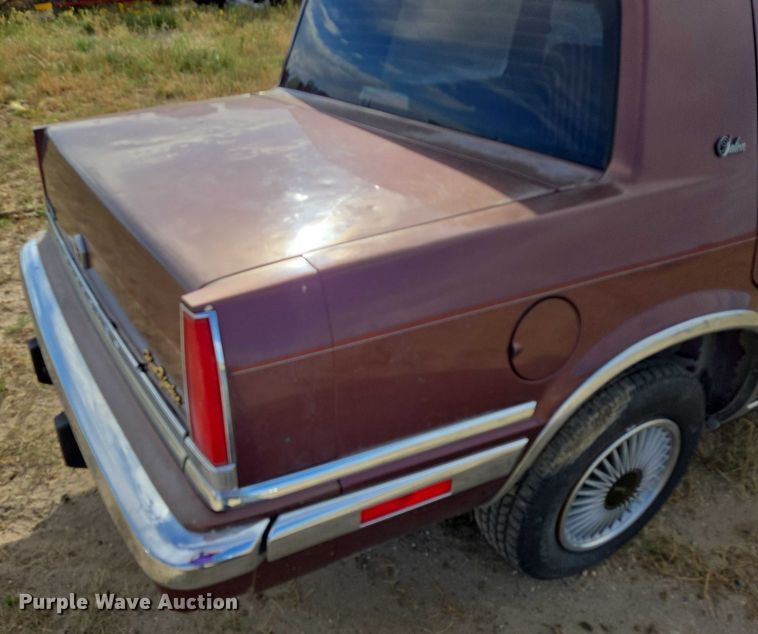 image for item DY1181 1991 Chrysler New Yorker Salon 