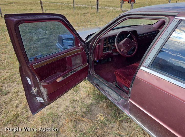 image for item DY1181 1991 Chrysler New Yorker Salon 