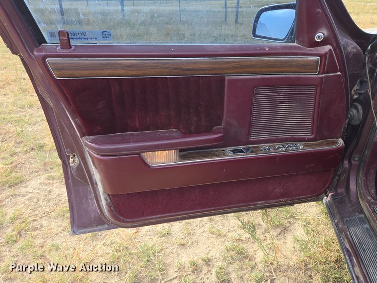 image for item DY1181 1991 Chrysler New Yorker Salon 