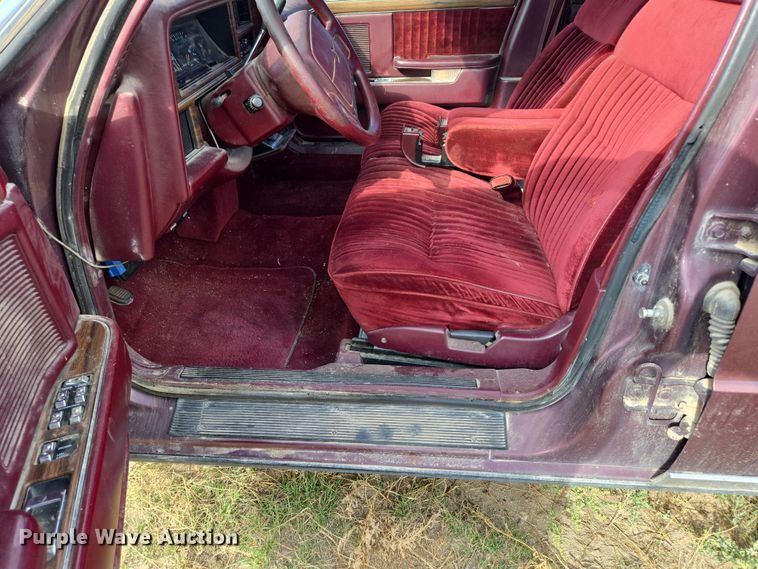 image for item DY1181 1991 Chrysler New Yorker Salon 