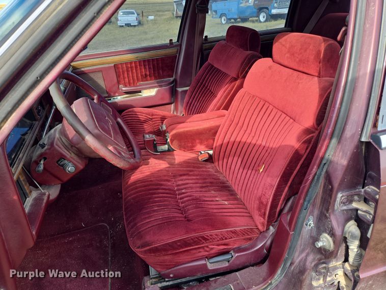 image for item DY1181 1991 Chrysler New Yorker Salon 