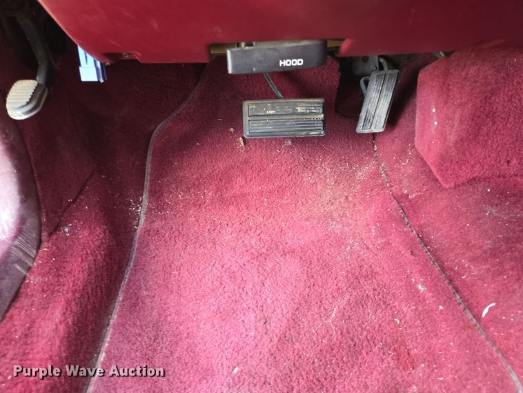 image for item DY1181 1991 Chrysler New Yorker Salon 