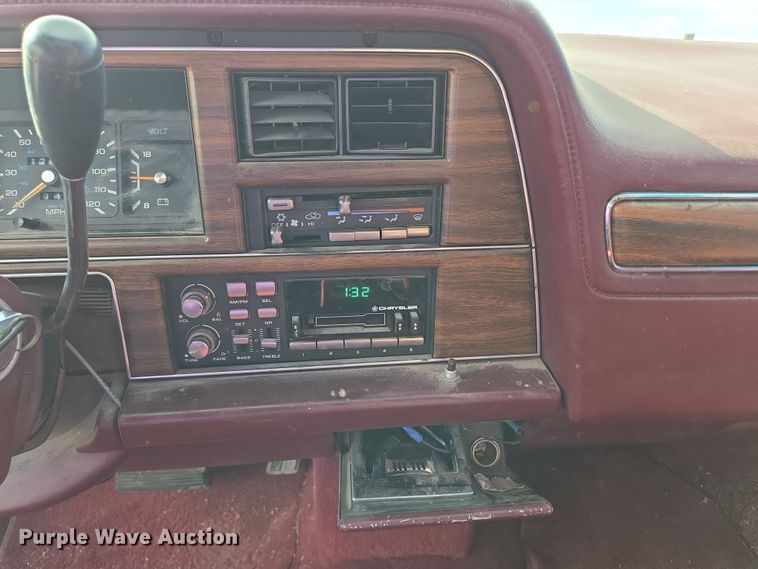 image for item DY1181 1991 Chrysler New Yorker Salon 