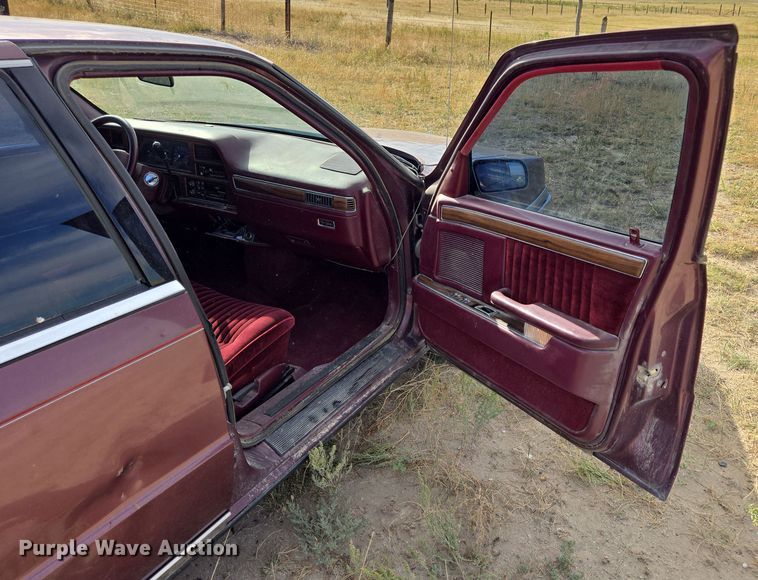 image for item DY1181 1991 Chrysler New Yorker Salon 