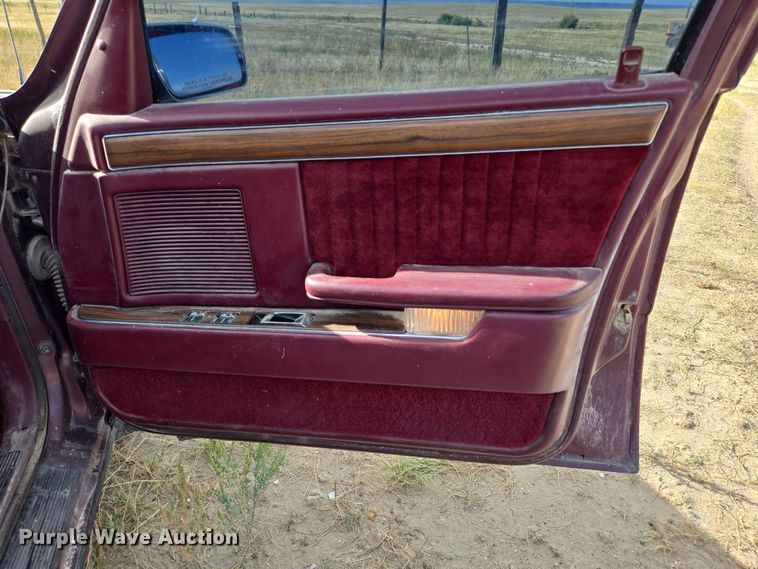 image for item DY1181 1991 Chrysler New Yorker Salon 