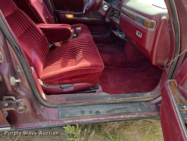 image for item DY1181 1991 Chrysler New Yorker Salon 