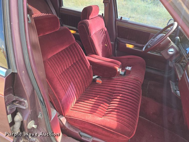 image for item DY1181 1991 Chrysler New Yorker Salon 