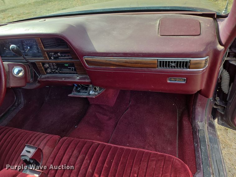 image for item DY1181 1991 Chrysler New Yorker Salon 