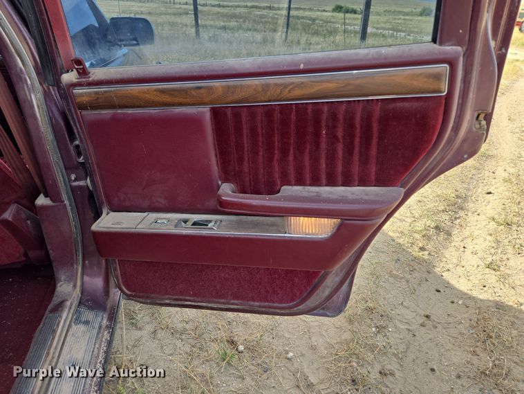 image for item DY1181 1991 Chrysler New Yorker Salon 