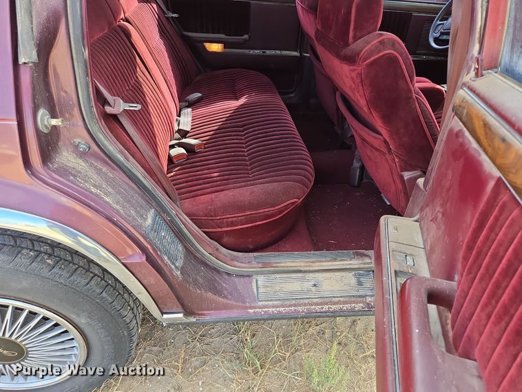 image for item DY1181 1991 Chrysler New Yorker Salon 