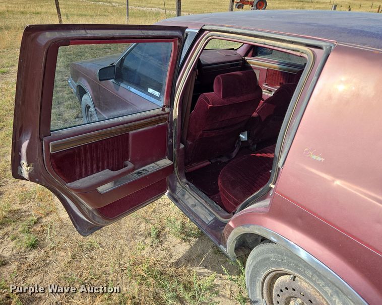 image for item DY1181 1991 Chrysler New Yorker Salon 