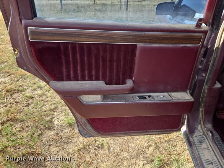 image for item DY1181 1991 Chrysler New Yorker Salon 