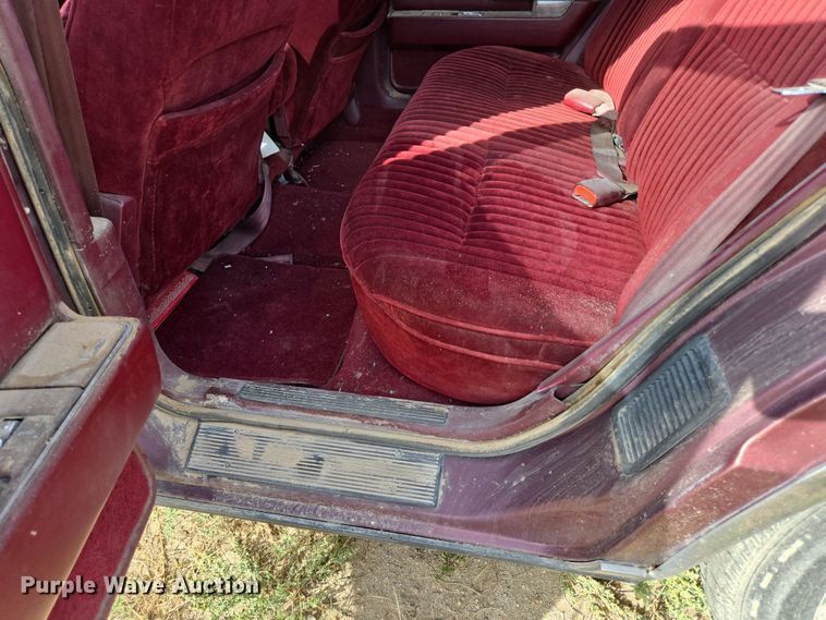 image for item DY1181 1991 Chrysler New Yorker Salon 