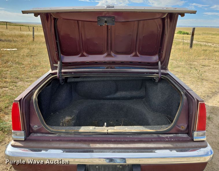 image for item DY1181 1991 Chrysler New Yorker Salon 