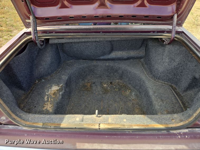 image for item DY1181 1991 Chrysler New Yorker Salon 