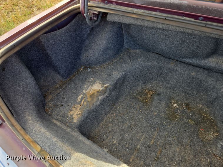 image for item DY1181 1991 Chrysler New Yorker Salon 