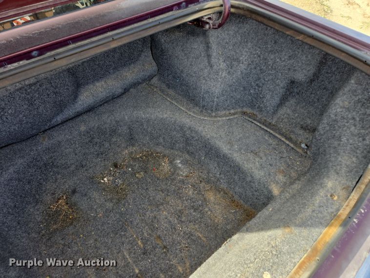 image for item DY1181 1991 Chrysler New Yorker Salon 