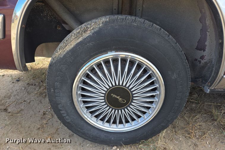 image for item DY1181 1991 Chrysler New Yorker Salon 