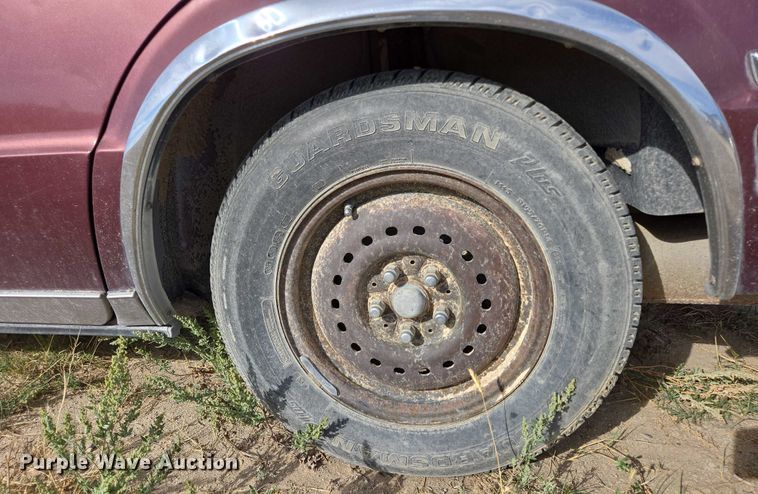 image for item DY1181 1991 Chrysler New Yorker Salon 