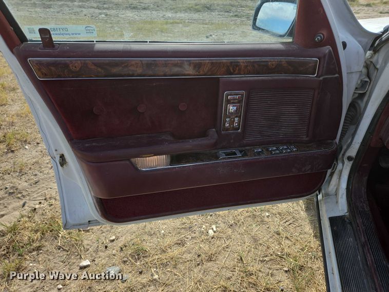 image for item DY1182 1991 Chrysler New Yorker 