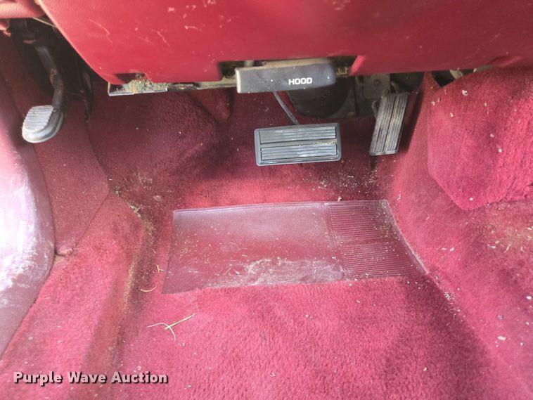 image for item DY1182 1991 Chrysler New Yorker 