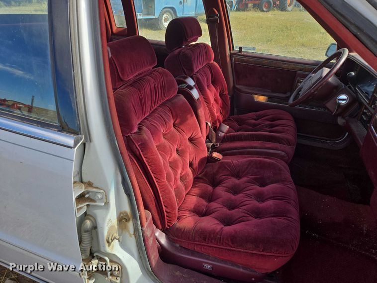 image for item DY1182 1991 Chrysler New Yorker 