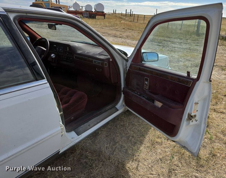 image for item DY1182 1991 Chrysler New Yorker 