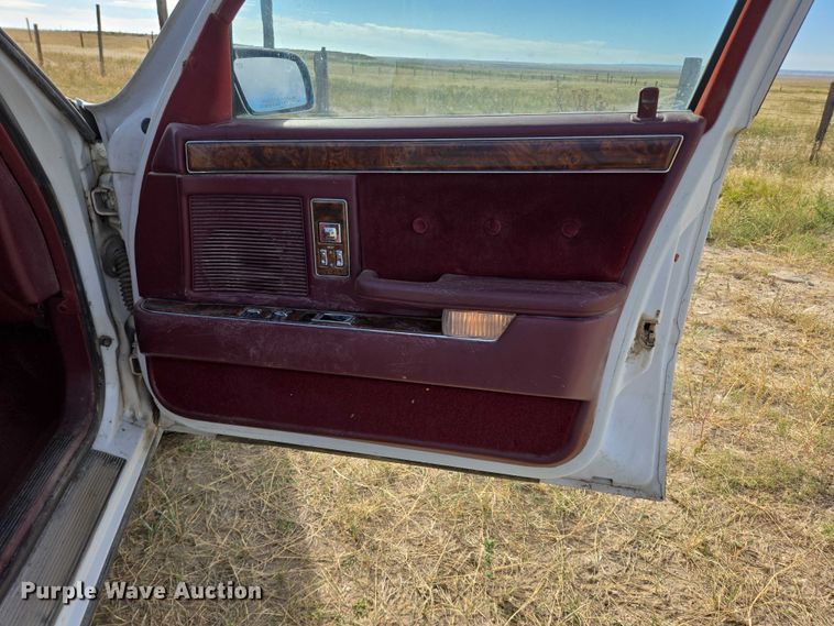 image for item DY1182 1991 Chrysler New Yorker 