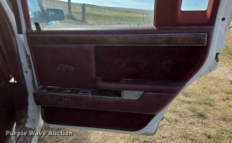 image for item DY1182 1991 Chrysler New Yorker 