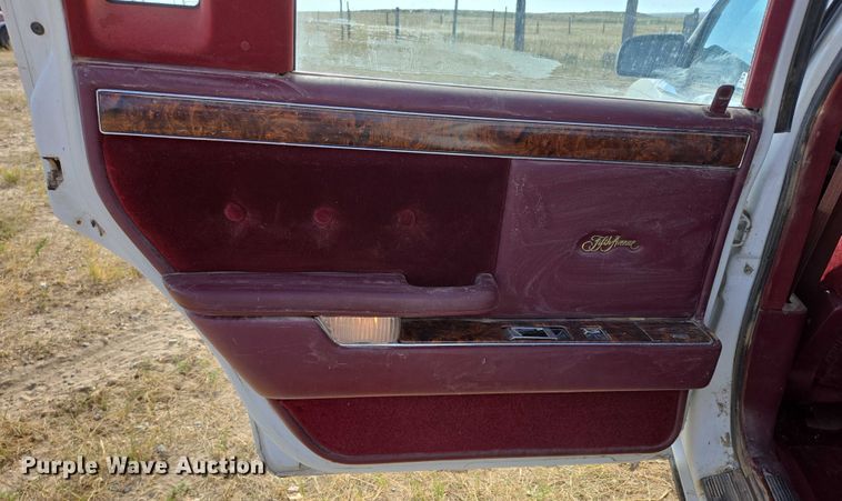 image for item DY1182 1991 Chrysler New Yorker 