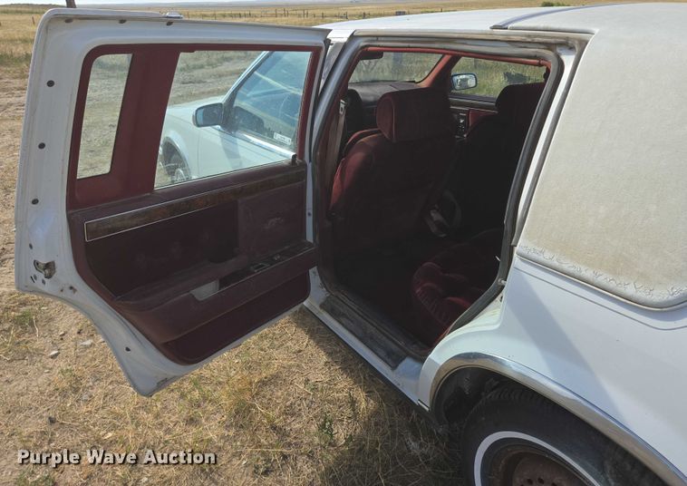 image for item DY1182 1991 Chrysler New Yorker 