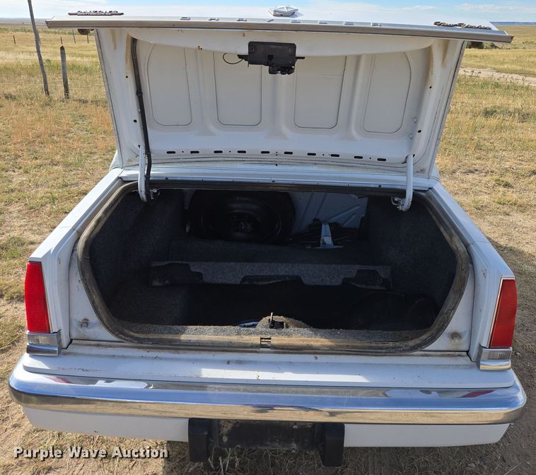 image for item DY1182 1991 Chrysler New Yorker 