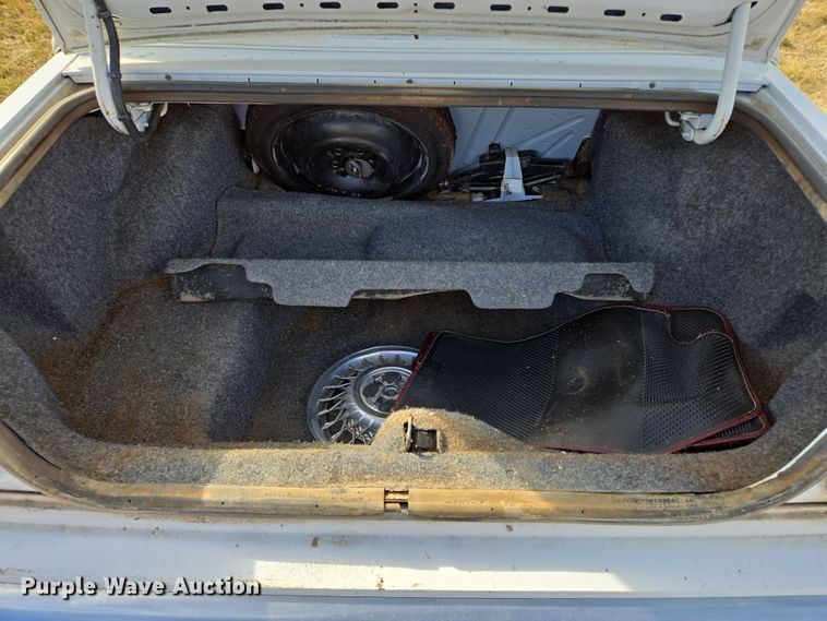 image for item DY1182 1991 Chrysler New Yorker 