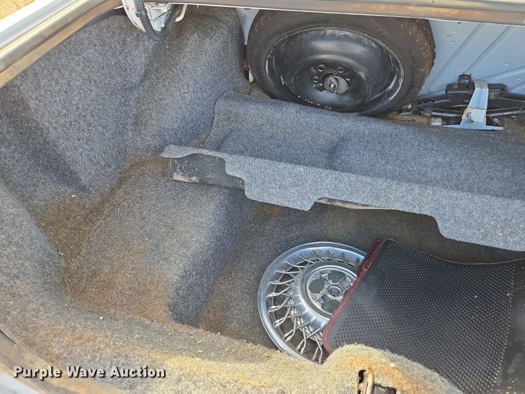 image for item DY1182 1991 Chrysler New Yorker 