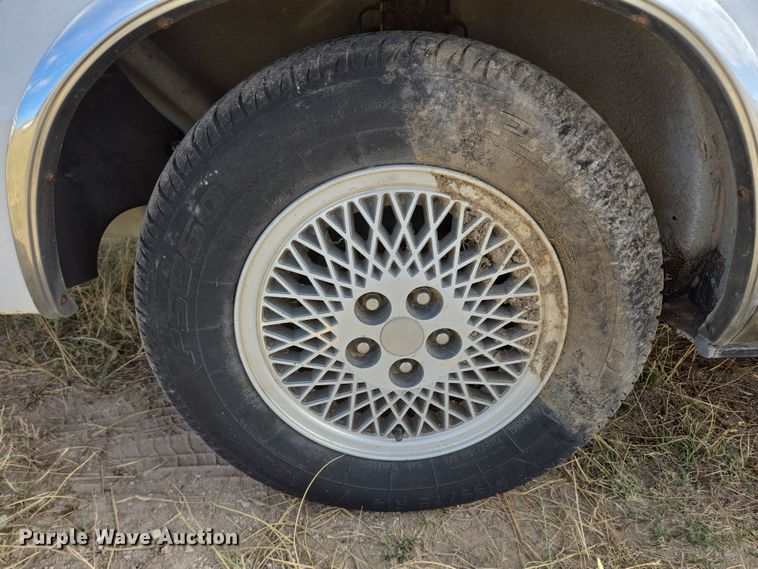 image for item DY1182 1991 Chrysler New Yorker 