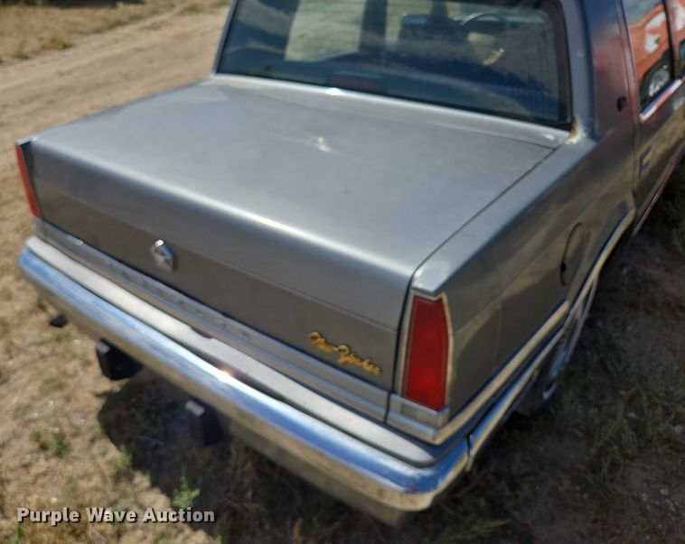 image for item DY1185 1991 Chrysler New Yorker Salon 