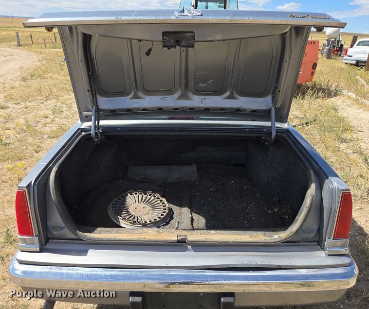 image for item DY1185 1991 Chrysler New Yorker Salon 